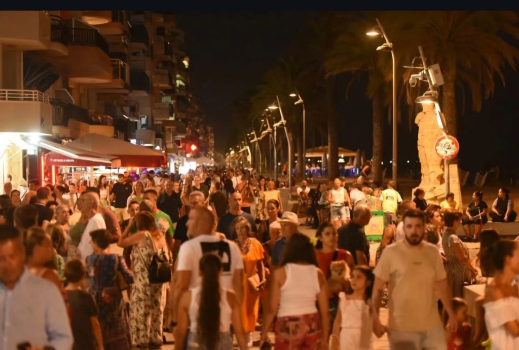 turisme al passeig marítim de Calafell